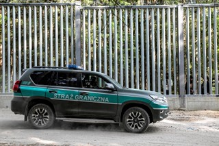 Zapora na granicy działa. Biznes na migrantach kwitnie