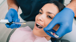 Znieczulenie podczas leczenia próchnicy. Jak bezboleśnie wyleczyć ubytki w zębach?