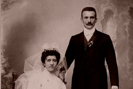 Dečak i devojčica doneli SLIKE SVOJIH PRADEDOVA na čas istorije, a kad je nastavnica stavila fotografije jednu do druge ZAMALO JE ŠLOG NIJE STREFIO, odmah im je zvala roditelje