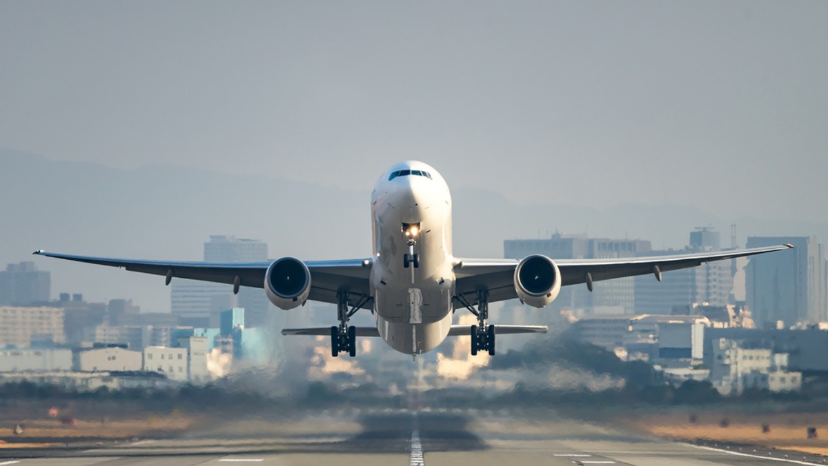 Jak informuje tvn24, w Airbusie A380 należącym do francuskich linii lotniczych Air France doszło do awarii silnika. Do tego niebezpiecznego wypadku doszło w zeszłą sobotę w samolocie rejsowym Paryż - Los Angeles. Wśród 496 pasażerów na pokładzie znajdował się również Polak, pan Grzegorz, który poinformował o całym zdarzeniu.