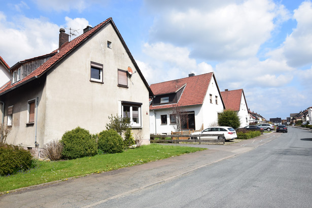 Właściciele domów mogą dostać rachunek od gminy na kilkadziesiąt tysięcy złotych