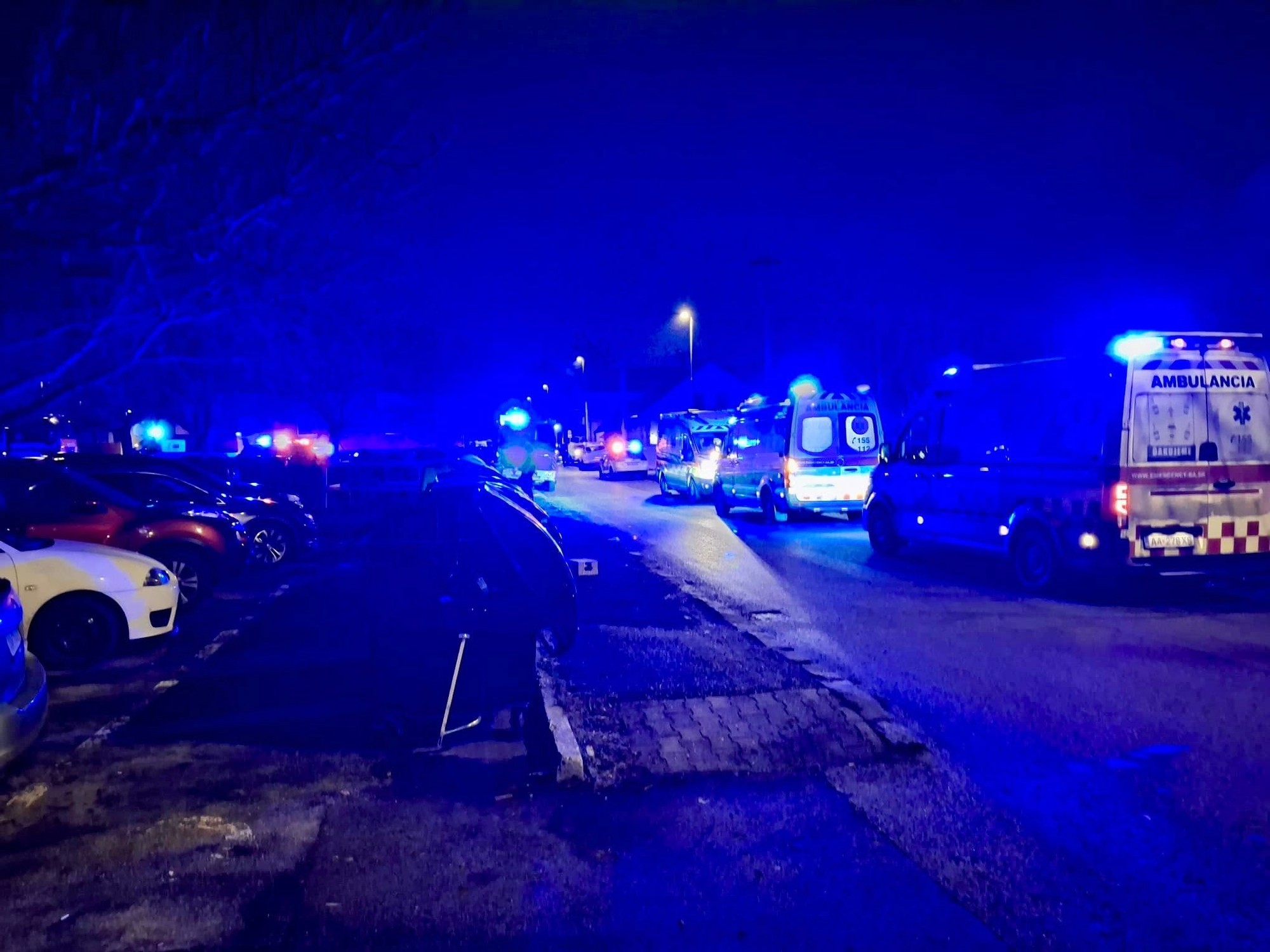 V bratislavskom Ružinove zasahovali záchranné zložky pri nočnom požiari bytovky.