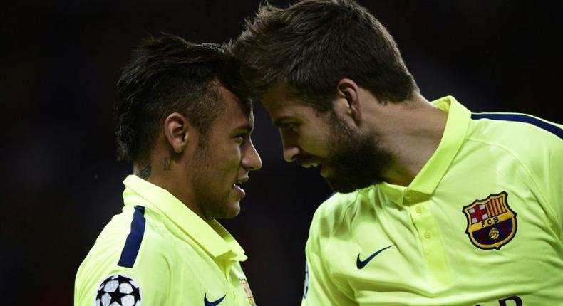 Barcelona's Neymar (L) celebrates after scoring a goal with teammate Gerard Pique