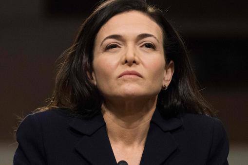 Dyrektor operacyjna Facebooka Sheryl Sandberg zeznaje przed senacką komisją ds. wywiadu na Kapitolu w Waszyngtonie, 5 września 2018 r. (Fot. Jim WATSON / AFP)