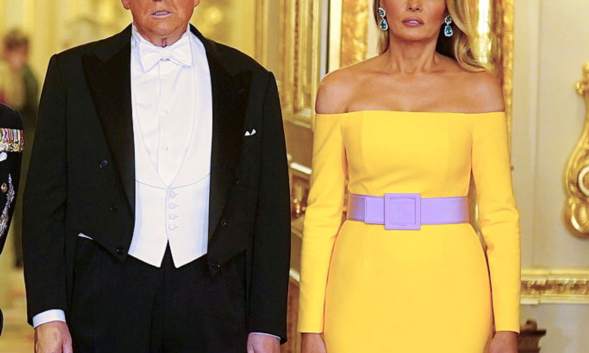 Dyskusyjna kreacja Melanii Trump na bankiecie w Windsorze. "Wyszła pisanka wielkanocna"