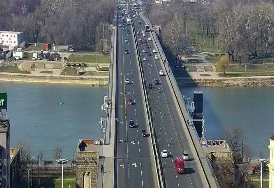 Brankov most prohodan