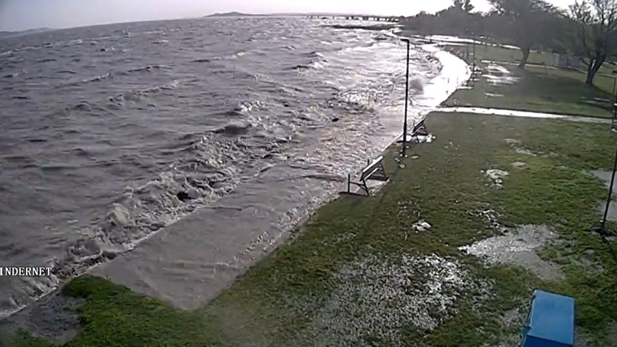 Kiömlött a Balaton vize, elárasztotta a déli partot – videó