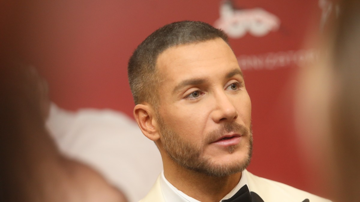 PRITRČAO U POMOĆ MUŠKARCU POVREĐENOM U SAOBRAĆAJNOJ NESREĆI Saša Kovačević podigao čoveka sa poda, brzo došla i Hitna pomoć