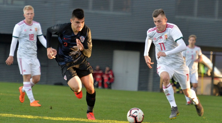 Schön (jobbra) és a magyar válogatott a házigazda horvátok ellen szenvedett 2-0-s vereséget a csoportban /Fotó: MLSZ