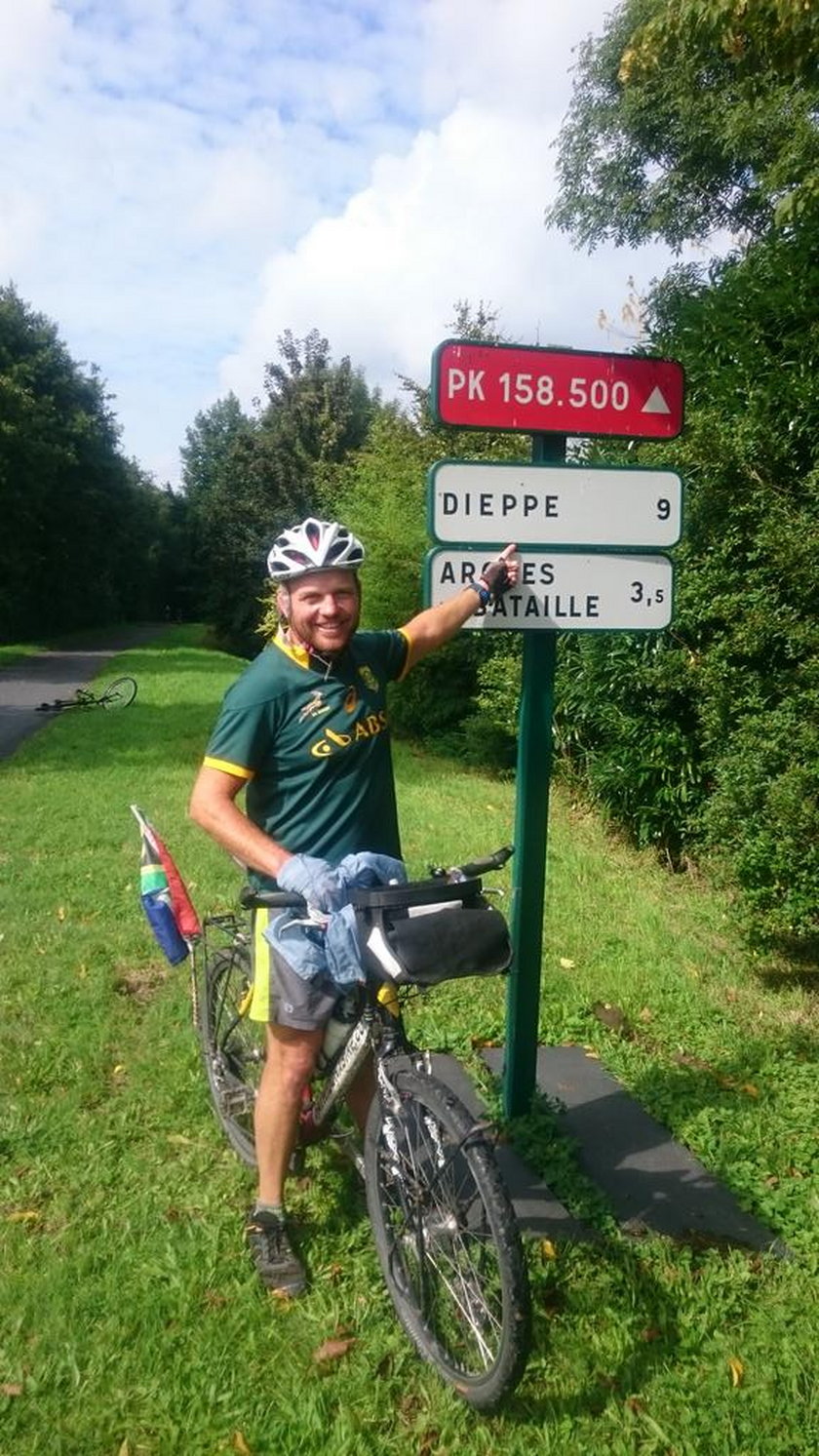 Przejechał 41 tys km na rowerze żeby zobaczyć jak jego drużyna przegrywa mecz