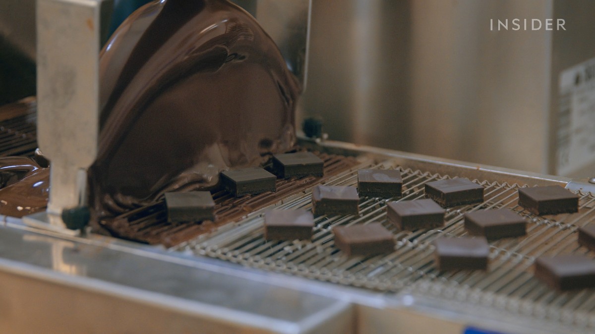 Dlaczego właśnie Szwajcaria robi najlepszą czekoladę? Odpowiedź kryje się w jednej maszynie