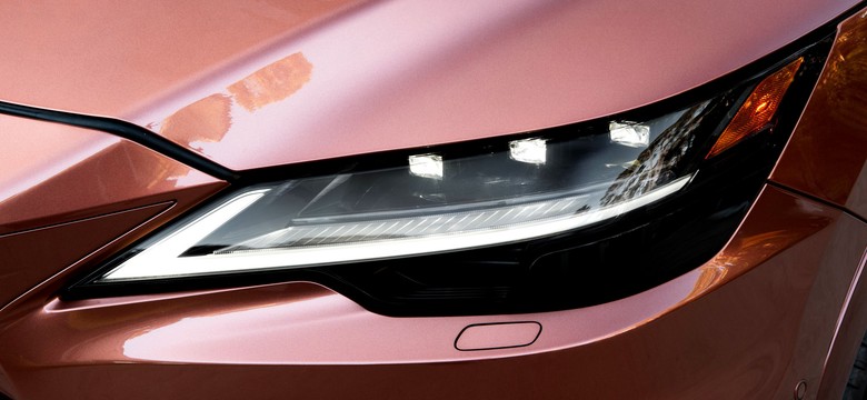 Nowy Lexus RX zawstydza silnik Diesla. Ta hybryda jest wbrew modzie
