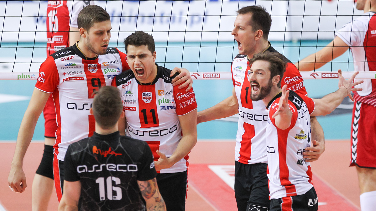 W 18. kolejce PlusLigi Asseco Resovia Rzeszów bez większych problemów pokonała Łuczniczkę Bydgoszcz 3:0 (25:22, 25:18, 25:21). Dzięki zwycięstwu gracze Andrzeja Kowala awansowali na druge miejsce w tabeli.