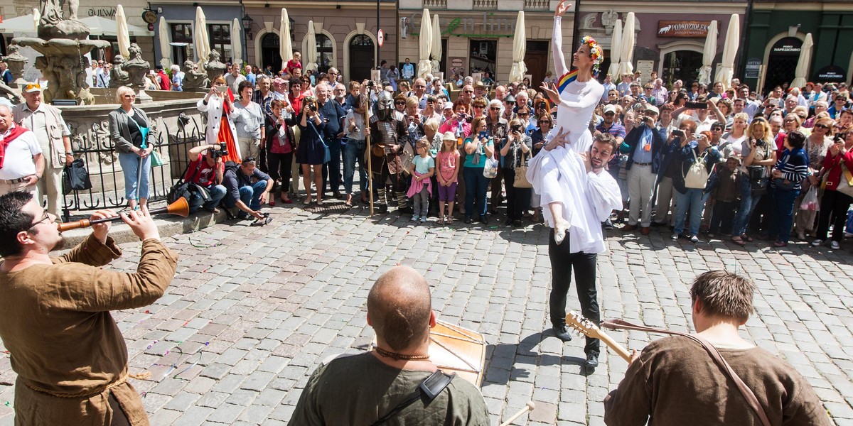 Na Starym Rynku trwa Jarmark Świętojański