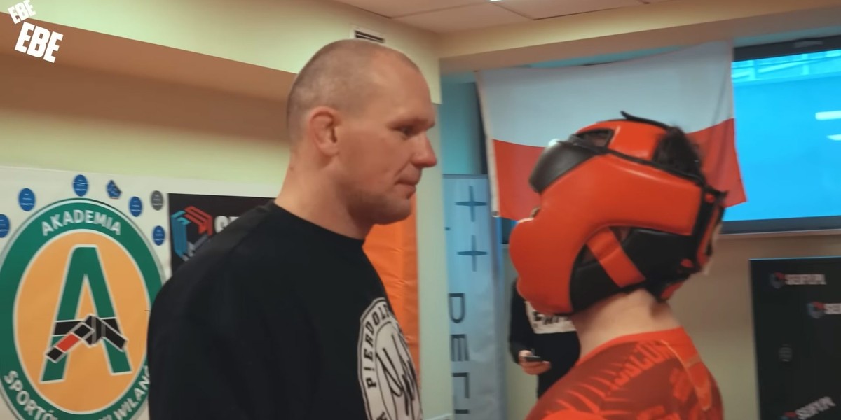 Michał Pasternak to profesjonalny zawodnik MMA.