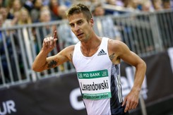 Policja codziennie sprawdza, czy Lewandowski przestrzega kwarantanny