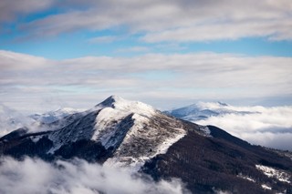 Bieszczady: Drugi stopień zagrożenia lawinowego. Wiele szlaków nadal niedostępnych