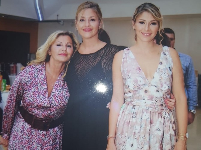 Snjezana sa kćerkama