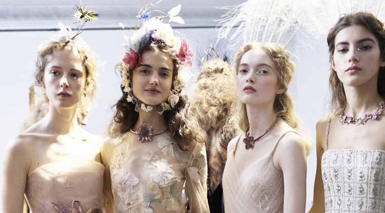 Doir Haute Couture bemutató backstage