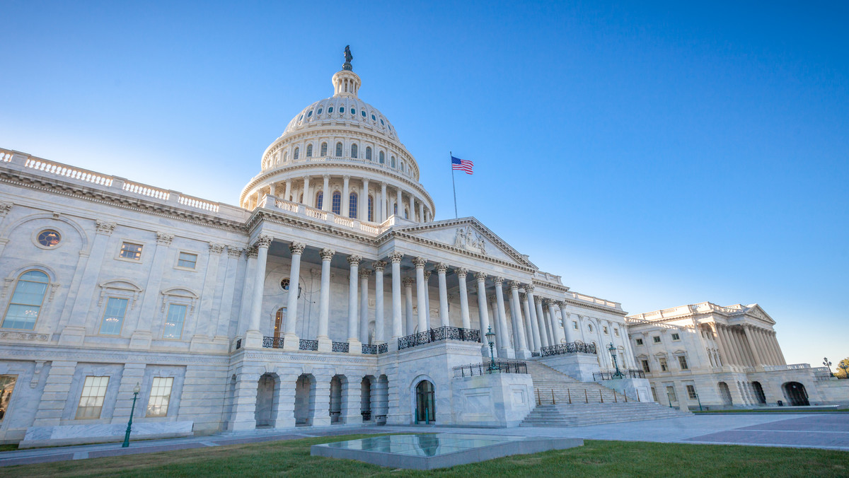 Izba Reprezentantów Kongresu USA uchwaliła wczoraj nową tymczasową ustawę budżetową w celu zapobieżenia zawieszeniu prac rządu federalnego (shutdown). Ustawa zapewni finansowanie funkcjonowania rządu i jego agend do 20 grudnia.