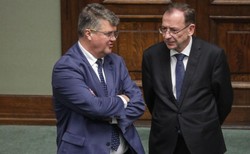 Tusk skomentował wyrok więzienia dla Kamińskiego i Wąsika. "Politycy nie zastępują sądów"