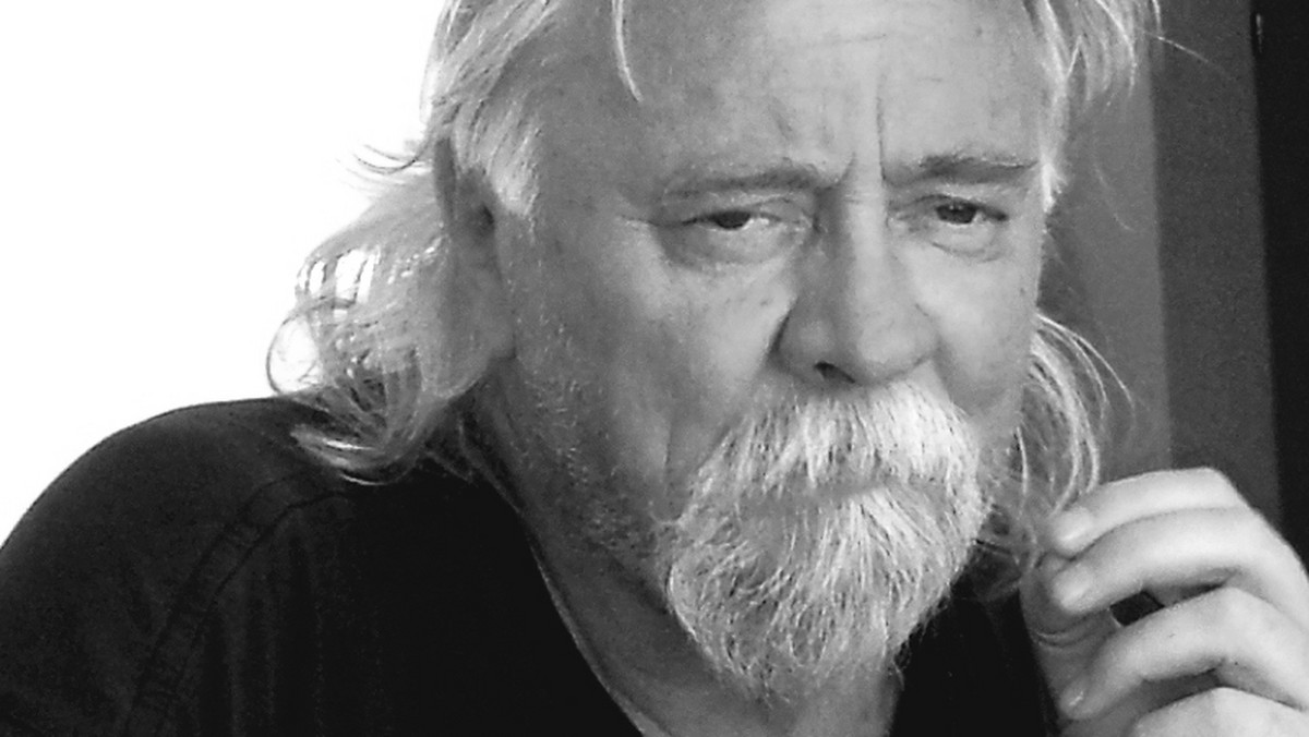 Zdenek "Kňučík" Navratil nie żyje. Wiadomość o śmierci autora tekstu piosenki "Jożin z bażin" podała na Facebooku jego rodzina. Zdenek "Kňučík" Navratil zmarł 3 marca 2017 roku w wieku 66 lat.