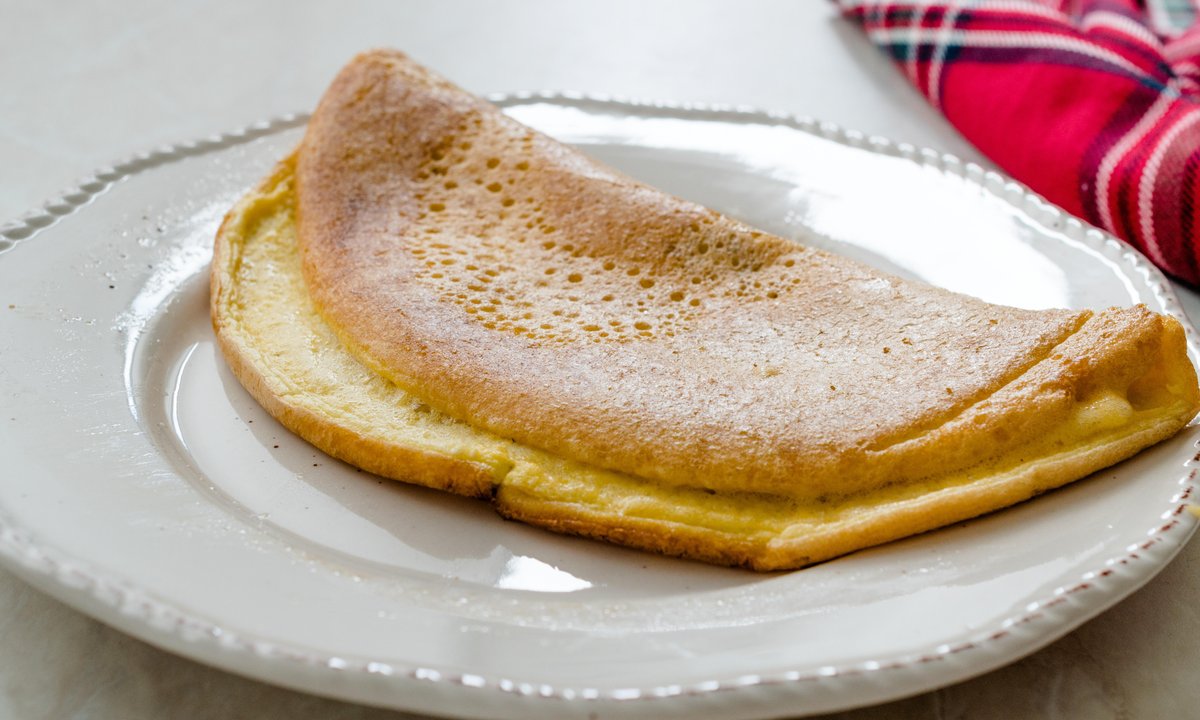 Puszysty omlet nie lubi mleka ani śmietany. Tym je zastąp w przepisie