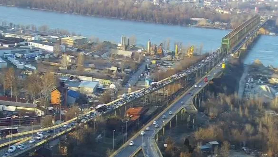 Gužva na Pančevačkom mostu