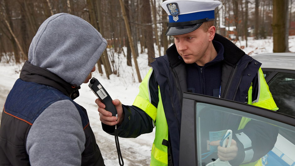 Badanie krwi zamiast alkomatu? Nawet jeśli jesteś trzeźwy, to i tak zabiorą ci prawo jazdy