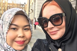 Glumica PREŠLA U ISLAM, šeik po nju slao AVIONE i davao joj KARTICE sa milionskim limitom: Na kraju se udala za OVOG PREBOGATOG ARAPINA i na pragu 5. decenije izgleda kao devojka