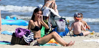 Kaczyńska w bikini smaży się na plaży. ZDJĘCIA