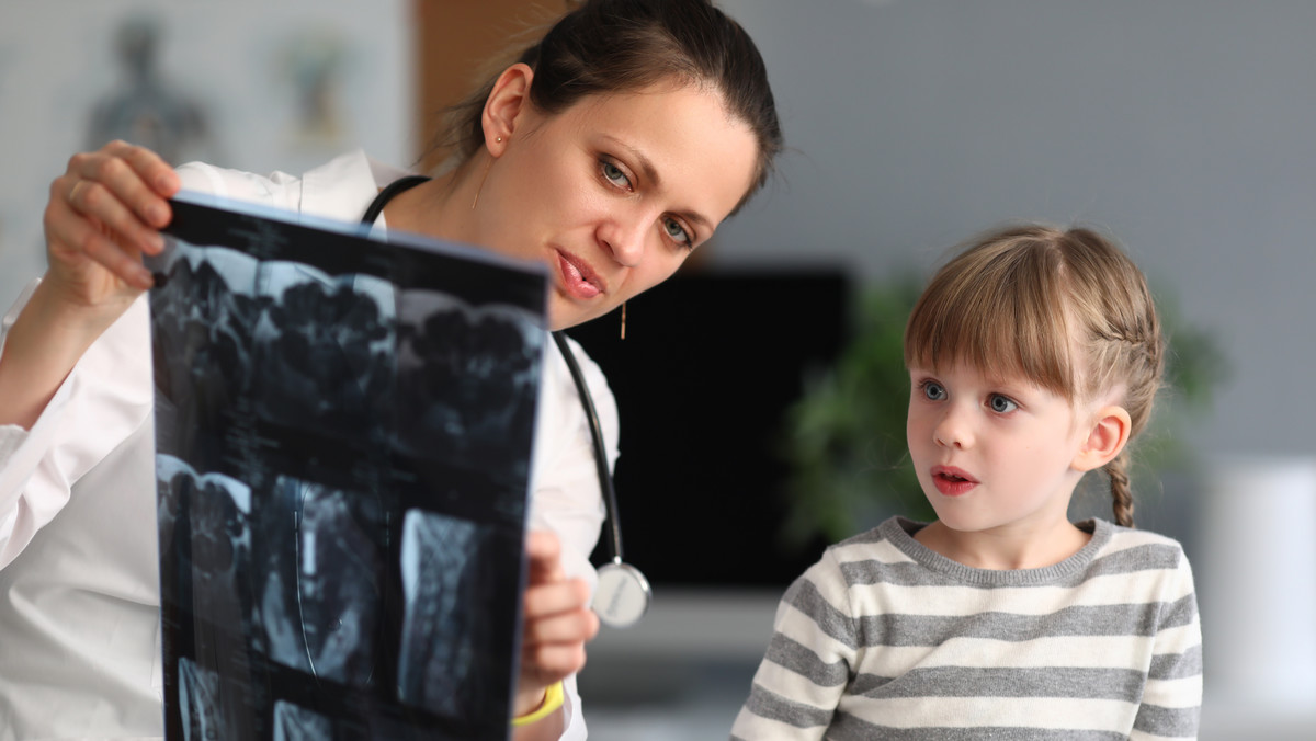 Neurolog dziecięcy: czym się zajmuje? Kiedy udać się na wizytę z dzieckiem? 