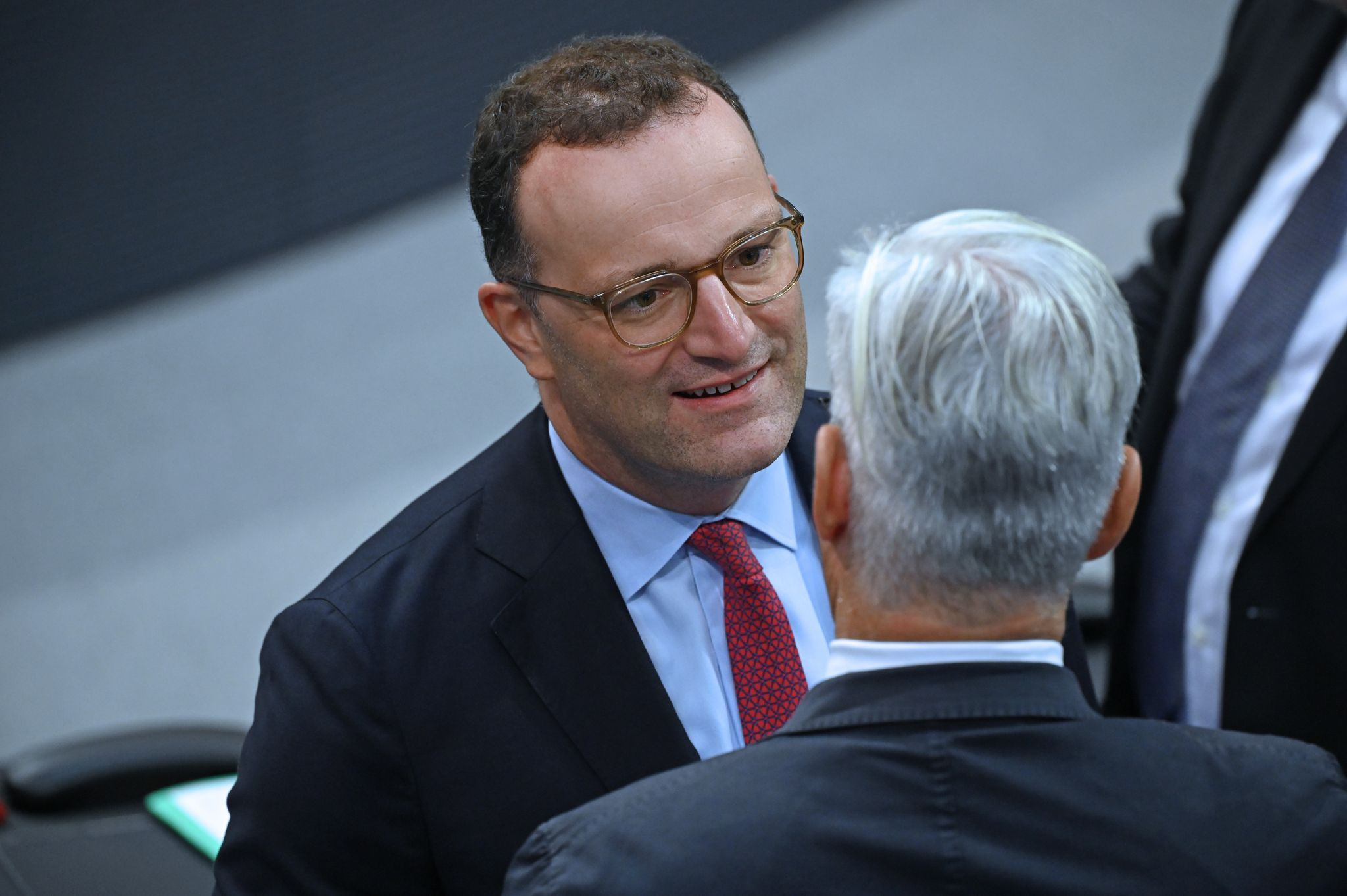 Spahn attackiert Vermögens-Privilegien - SPD stimmt zu