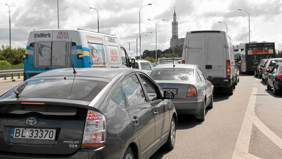 W związku z przebudową, od poniedziałku na całej długości zamknięta została dla ruchu ulica Lipowa w centrum Białegostoku. To kolejna duża inwestycja drogowa w tej części miasta. Po przebudowie Lipowa będzie częścią historycznego szlaku turystycznego.