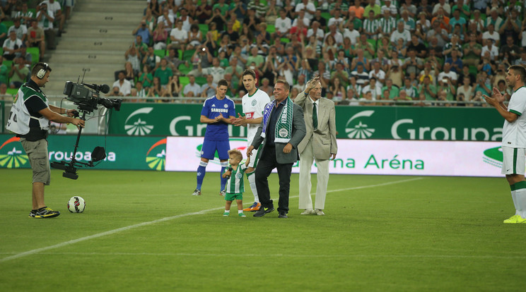 Az új Fradi-stadionban nagy élmény a kezdőlövés /Fotó: RAS Archívum