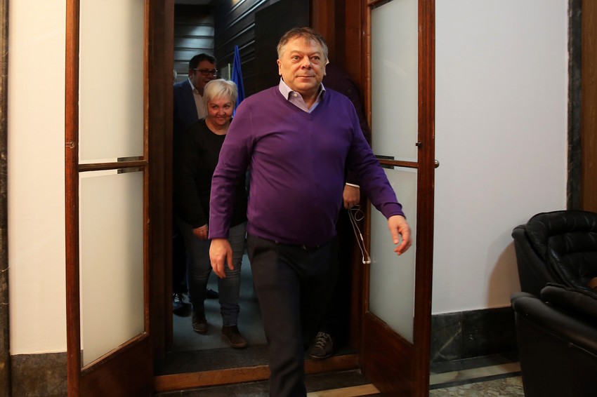 Najoštrije osuđujem izjavu Novice Tončeva, nije smeo uopšte da izgovori pojam "blokada saobraćajnica". Ali nešto nisam video ni Vučićeve partnere sa izborne liste da ga brane prethodnih dana, kaže Dačić