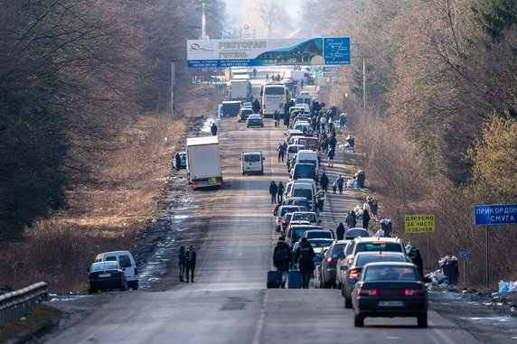 Korek samochodowy do granicy liczy ok. 40 kilometrów