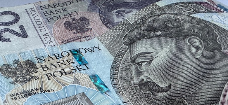 Można otrzymać nawet 400% miesięcznego wynagrodzenia. Dla kogo i na jakich warunkach?