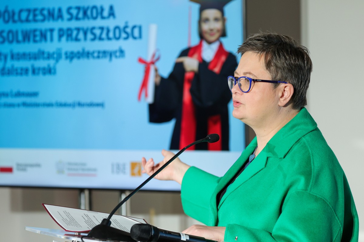 Warszawa, 12.12.2024. Wiceminister edukacji Katarzyna Lubnauer podczas konferencji prasowej podsumowującej działania merytoryczne wspierające tworzenie profilu "Współczesna szkoła i absolwent przyszłości", 12 bm. w Warszawie. (mr) PAP/Szymon Pulcyn