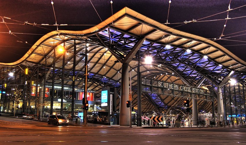 Dworzec Southern Cross Station w Melbourne, Australia. Fot. flickr, AdamSelwood, Attribution-ShareAlike 2.0 Generic  (CC BY-SA 2.0)