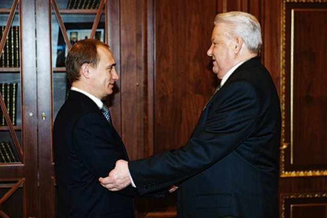 Władimir Putin przejmuje obowiązki prezydenta Rosji od Borysa Jelcyna. Kreml, 31 grudnia 1999 r.