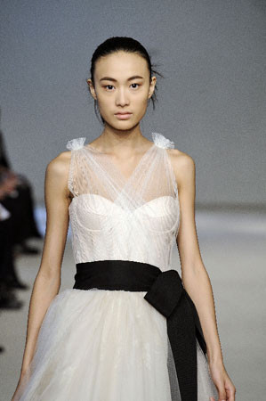 Niesamowite suknie Very Wang
