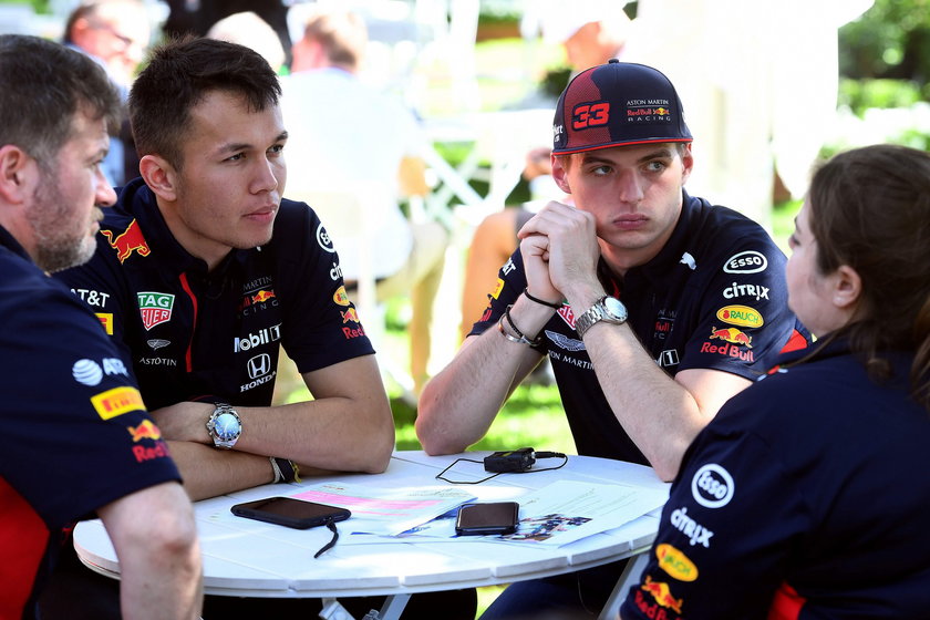 Doradca Red Bulla ds. motosportu Helmut Marko (77 l.) wpadł na szatański pomysł, aby kierowcy tego teamu w Formule 1 świadomie zostali zarażeni koronawirusem.