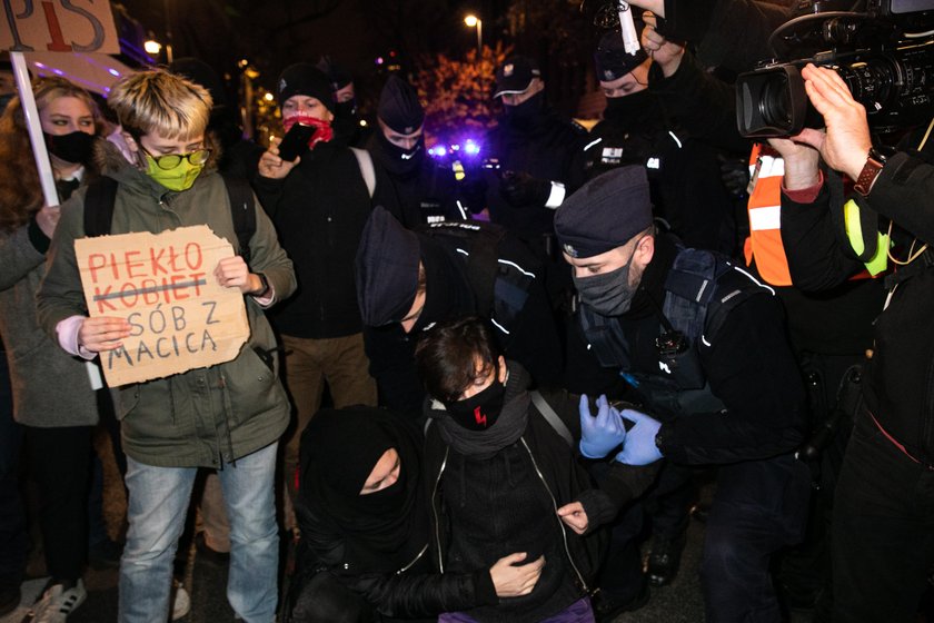 Strajk przed siedzibą Ministerstwa Edukacji Narodowej. Policja użyła siły