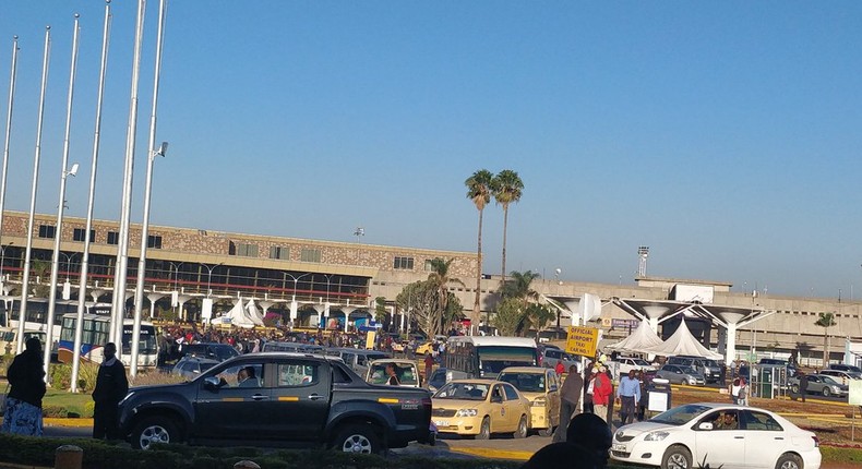 Passengers stranded at the JKIA on March 6, 2019. Reported go-slow of KAA workers (Twitter)