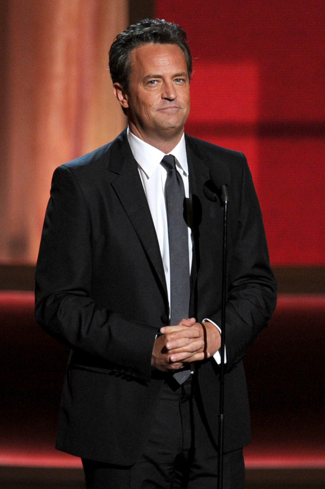 Matthew Perry na scenie podczas gali w Los Angeles