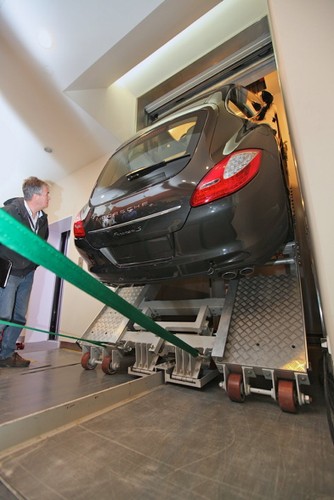 Panamera to czwarty model producenta z Zuffenhausen. Auto dołączy do kultowej 911, Boxtera, Caymana i SUV-a Cayenne