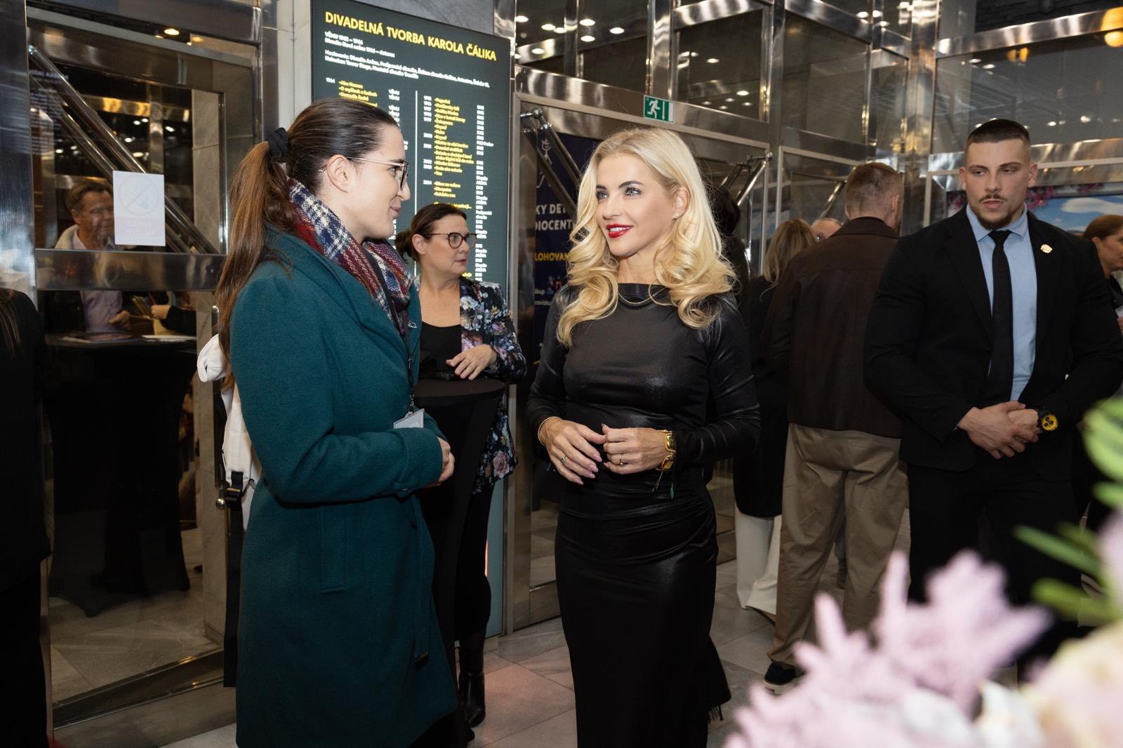 Ministerka kultúry Martina Šimkovičová sa zúčastnila premiéry divadelnej šou PÁNSKA JAZDA.