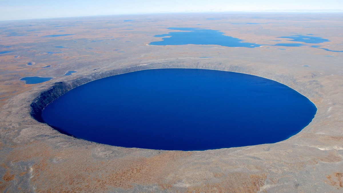 Jezioro Pingualuk w Kanadzie (Cratere du Nouveau-Quebec)