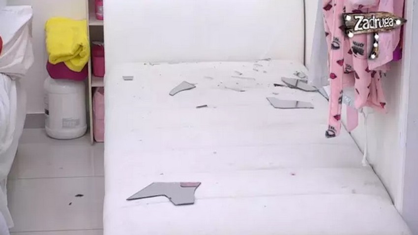 SLOMILA STAKLO Mina napravila haos, histerisala, obezbeđenje je IZNELO IZ KUĆE